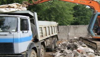 Вывоз строительного мусора с участка в Малоярославце недорого от 1590 руб. | 2Землекопа-Млр
